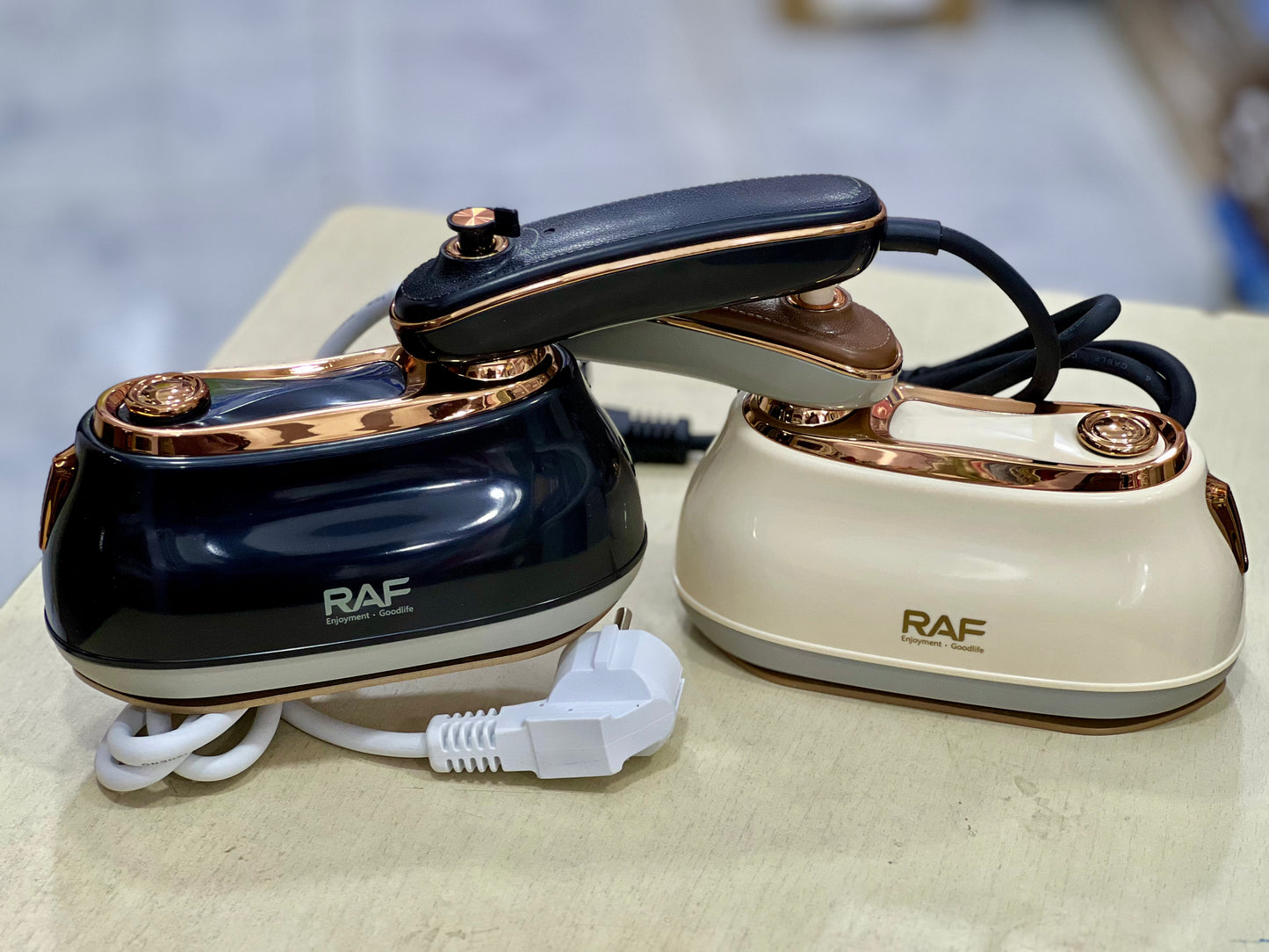 Raf Steam Travel Iron